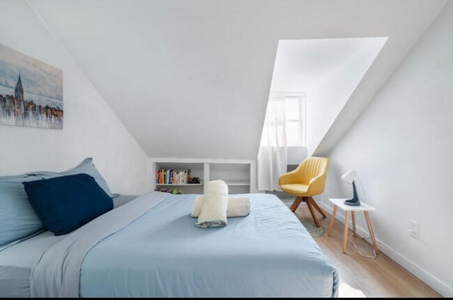 Building Photo - 12 W 52nd St