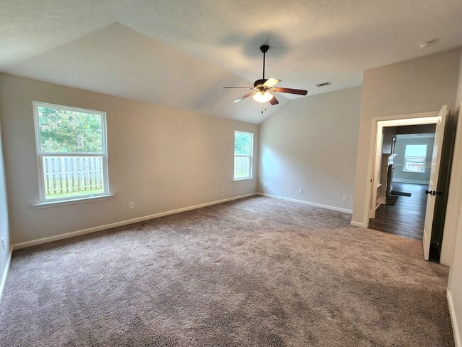 Building Photo - 4 Bedroom Ranch in Willow Oak Village