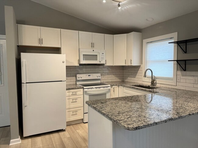 Building Photo - One Bedroom Ranch Home in Denver