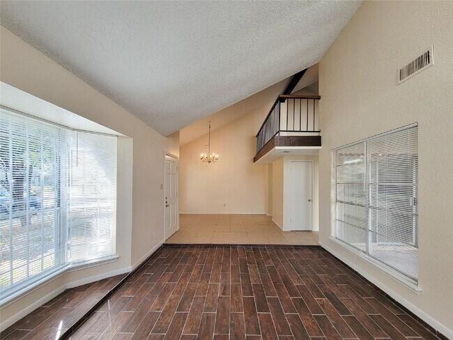 Building Photo - "Charming 3-Bed, 2-Bath Gem in Missouri City - Your Ideal Home Awaits!"
