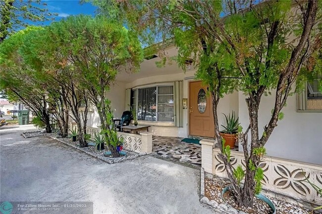 Building Photo - beautiful house in a quiet neighborhood