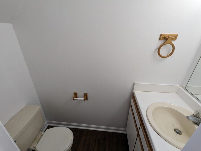 Building Photo - 1214-1214 Transylvania Ave