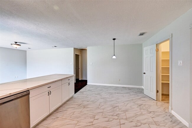 Building Photo - 5103 Temple Bell Dr