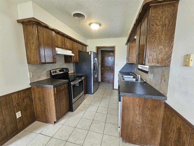 Building Photo - 1437 NW Great Plains Blvd