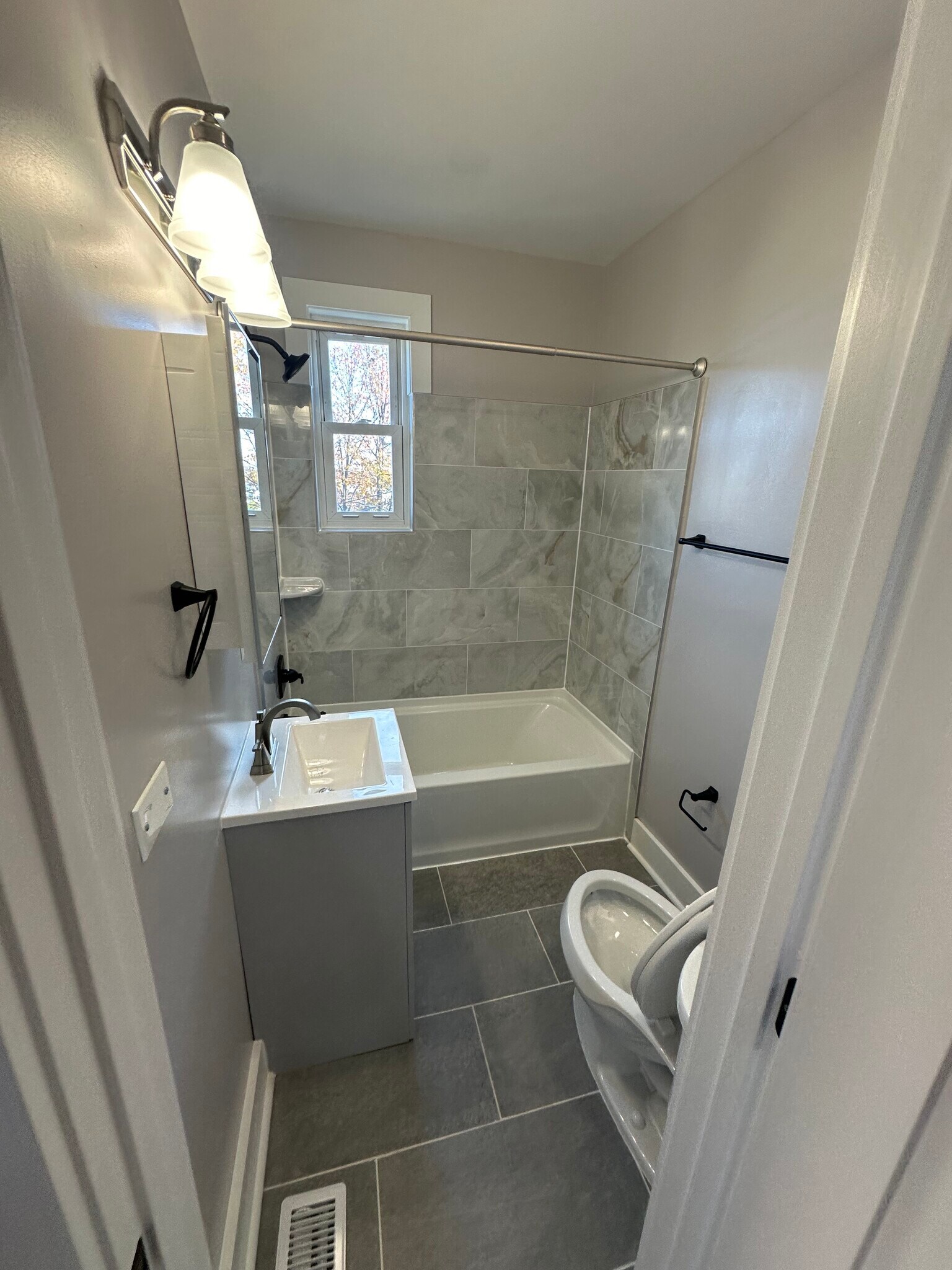 Building Photo - 723 Oneida Pl NW