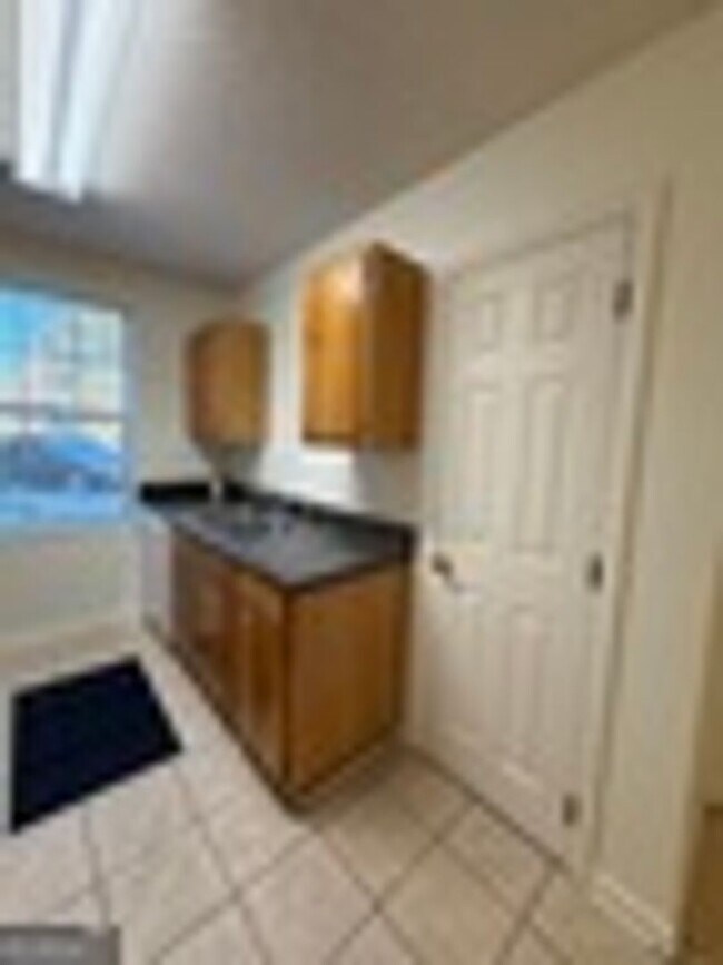 Building Photo - 444 Admiral's Walk Dr