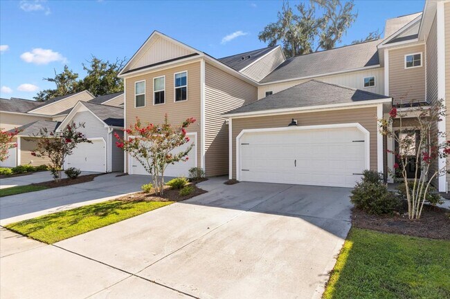 Building Photo - The Commons Stunning Townhome - 3 Bed 2.5 ...