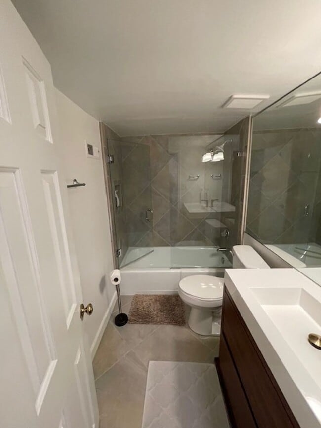 Building Photo - Stunning Furnished 3 Bedroom 3 Bath Condominium ON Piedmont Park!