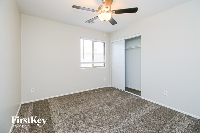 Building Photo - 2457 E Meadow Creek Way