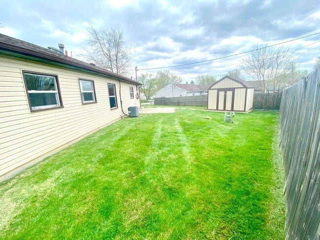 Building Photo - 2429 Bellfield St