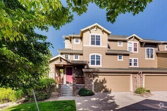 Building Photo - 3 Bedroom, 3.5 Bath End Unit Townhome, 2 C...