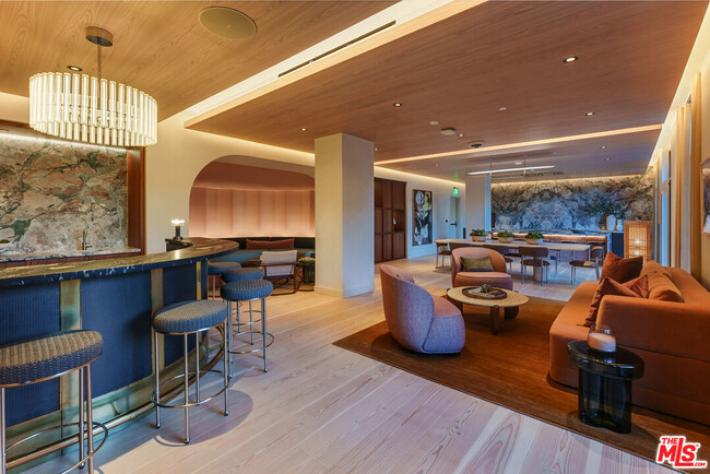 Building Photo - 700 Broadway