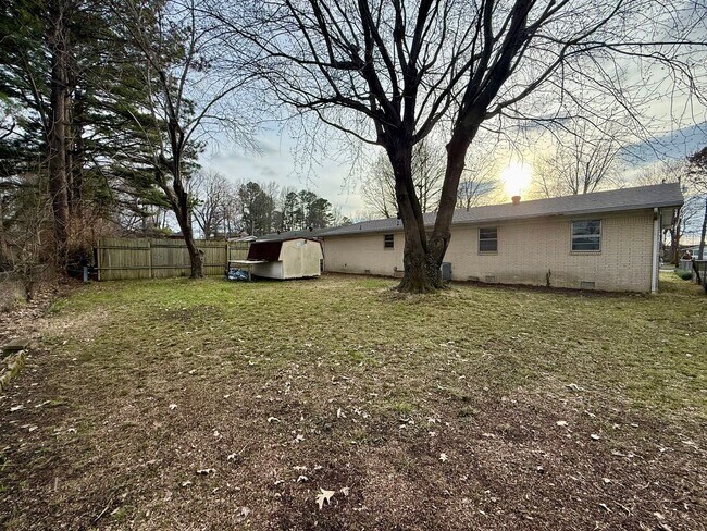 Building Photo - 4 Bedroom/1.5 Bathroom Home in Paragould AR - $1,275/month