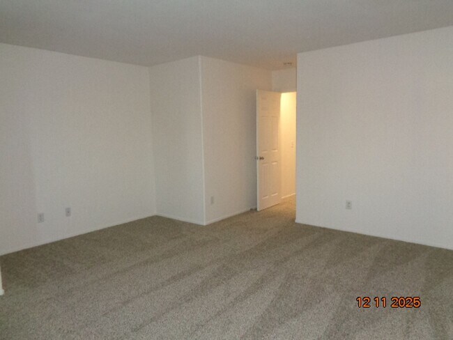 Building Photo - Beautiful 2 Story West Lancaster Home Built in 2003 with 2843 sq. ft.