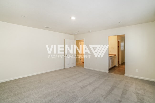 Building Photo - 3024 Welton Cir