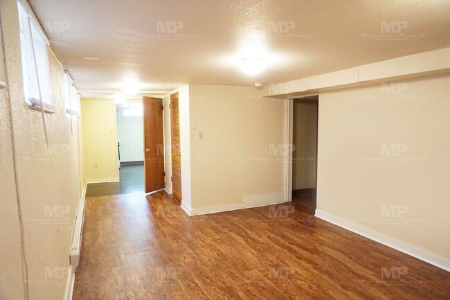 Building Photo - 640 1/2 S Meldrum St