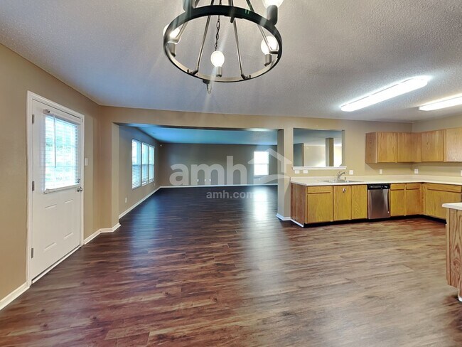 Building Photo - 15233 Beam St