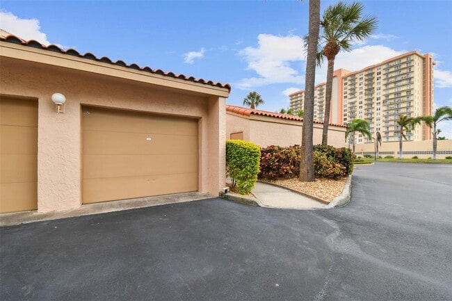 Building Photo - 4800 Brittany Dr S