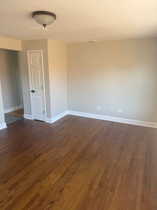 Building Photo - Spacious 2 Bedroom in Beverly