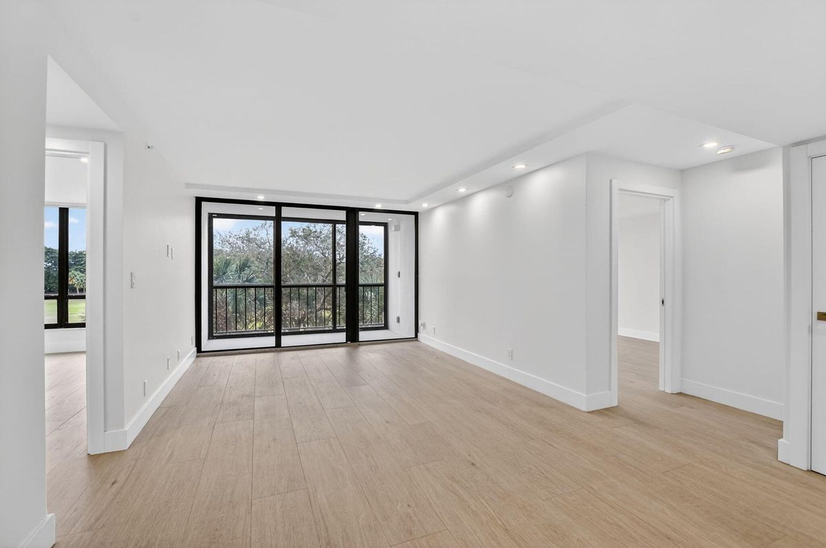 Building Photo - 7835 Lakeside Blvd