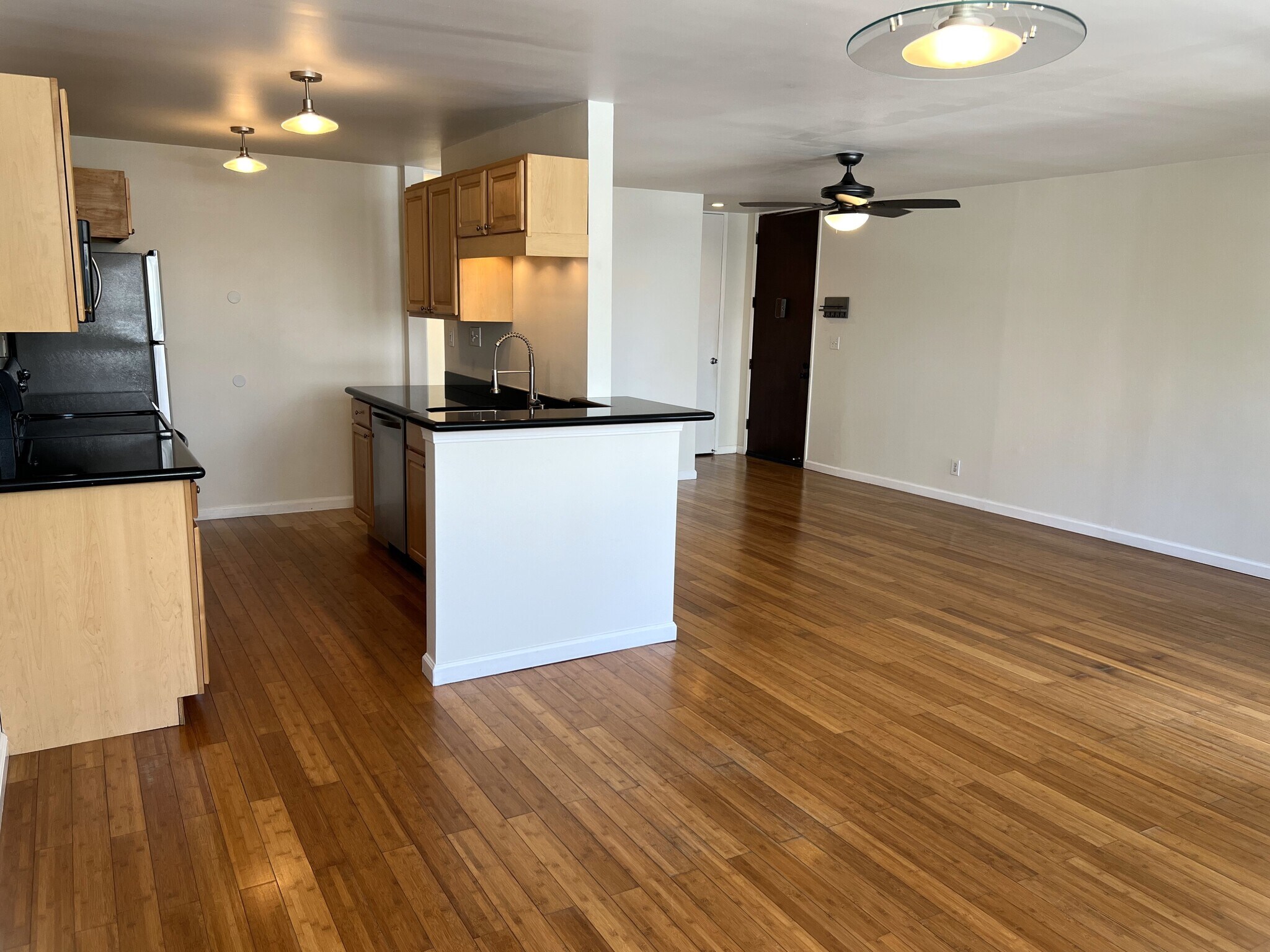 Building Photo - 6050 Canterbury Dr