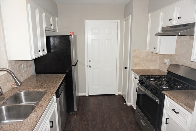 Building Photo - 2727 Tinechester Dr