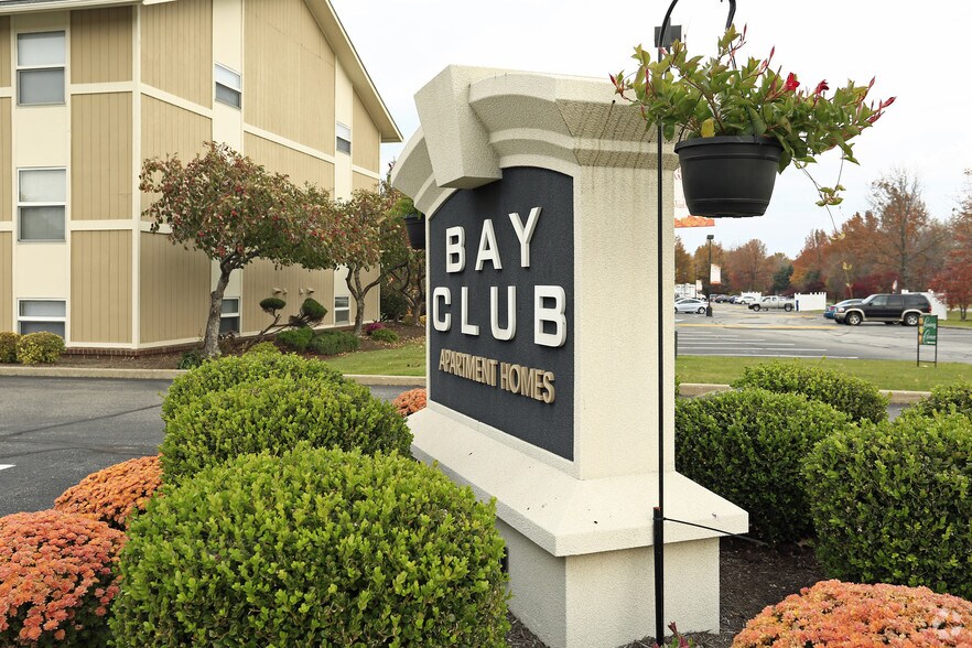 Primary Photo - Bay Club Apartments