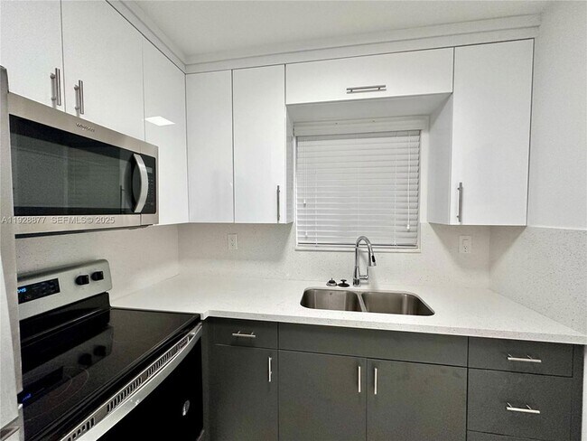 Building Photo - 1629 SW 3rd St