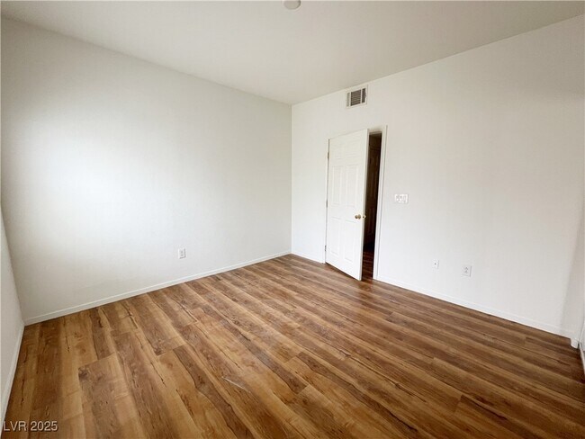 Building Photo - 6160 Rumrill St