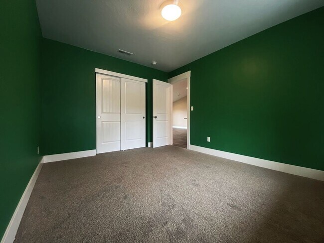Building Photo - 128 Ridge Drive - 1/2 OFF FIRST FULL MONTH...