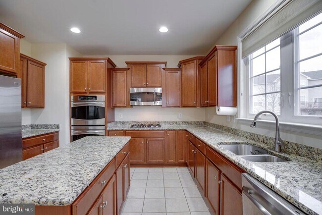 Building Photo - 7536 San Diego Ct