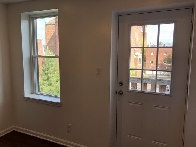 Building Photo - *****Gorgeous Lawrenceville 3-Bed / 1.5 Bath available FOR RENT   July 1st!!******