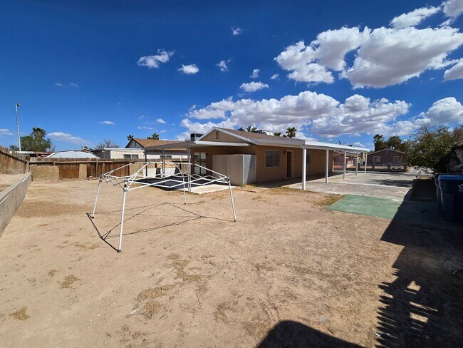 Building Photo - 5239 Erin Cir