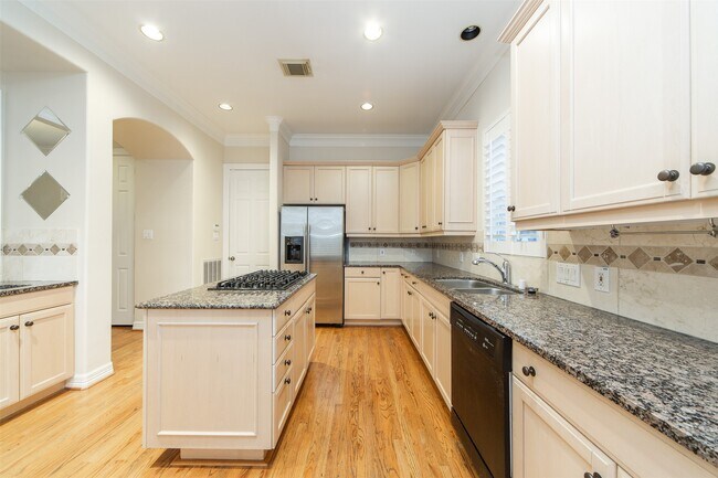 Building Photo - 6318 Elm Ct