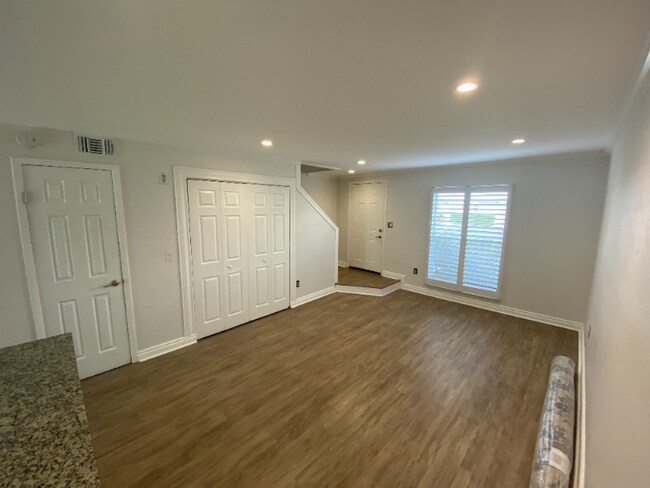 Building Photo - 11811 Cypress Hill Cir