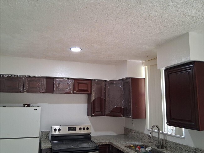 Building Photo - 6103 SW 69th St