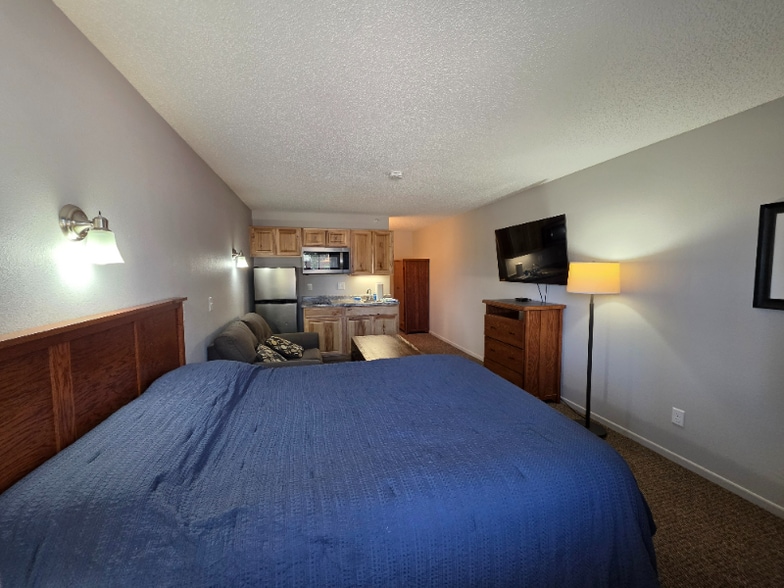 Building Photo - 590 Spruce St