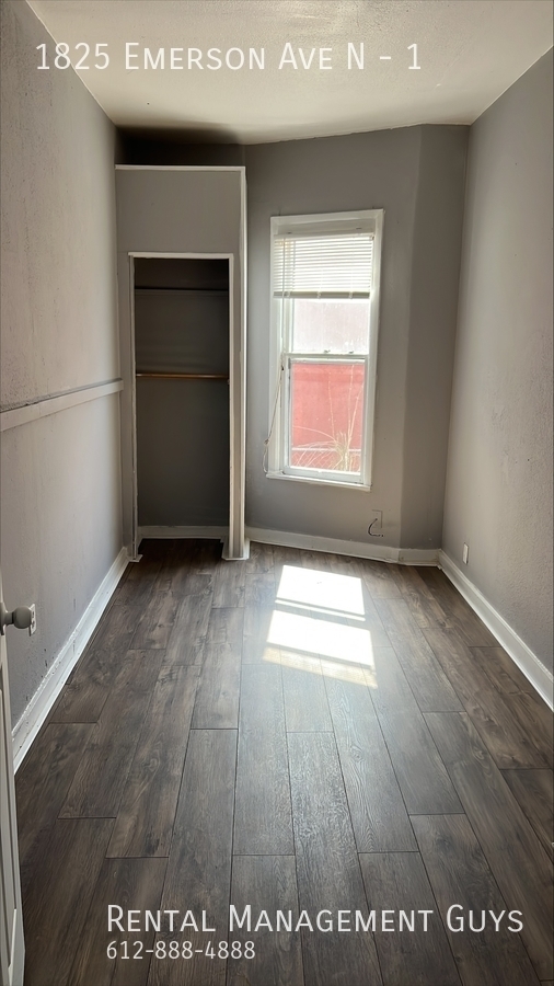 Building Photo - Ready to Rent 3 Bedroom Duplex! Fenced in ...