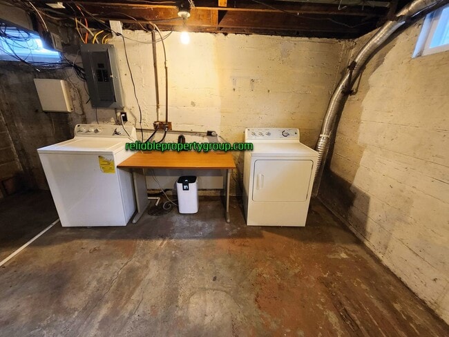 Building Photo - New Listing in Fort Wayne