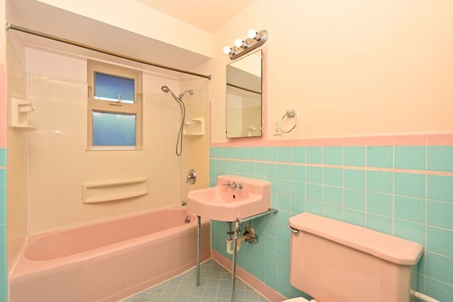 Building Photo - Mcgraw Triplex