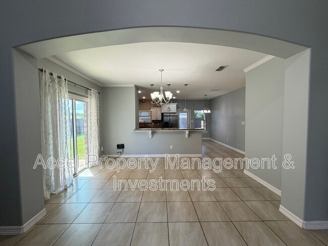Building Photo - 1402 Mulberry Dr