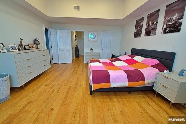 Building Photo - 2408 Hammett Ave