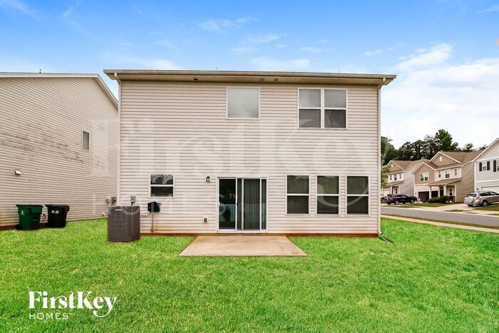 Building Photo - 9109 Marion Oaks Dr