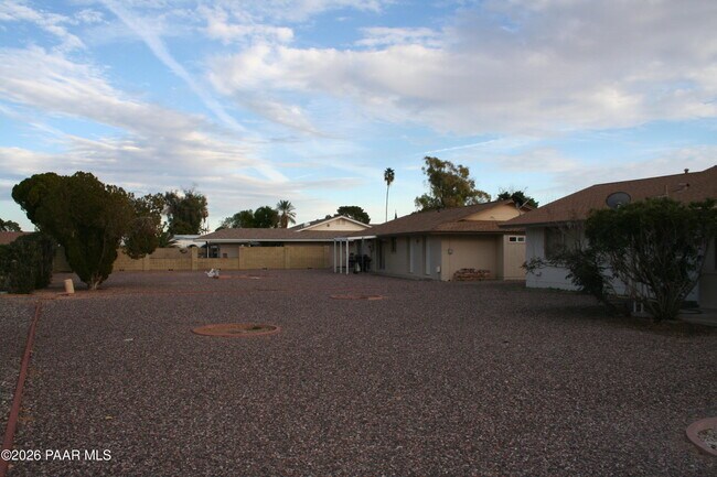 Building Photo - 11014 W Cheryl Dr