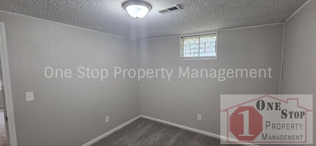 Building Photo - 16618 E 3 Terrace N