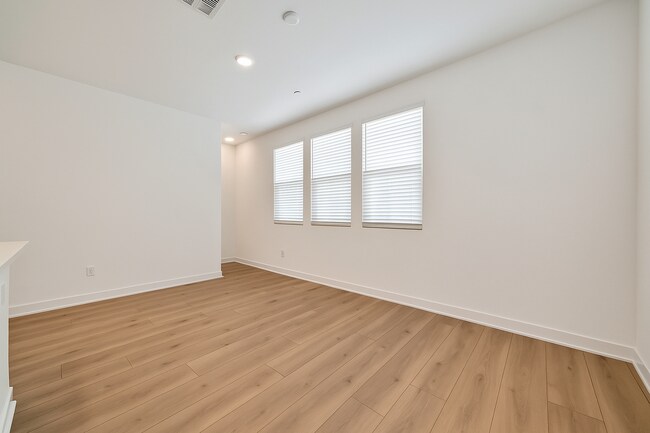 Building Photo - 142 Juniper Dr