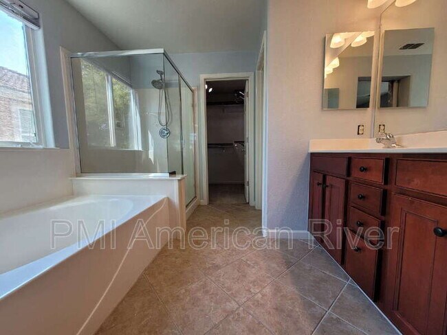Building Photo - 5421 Noyack Way