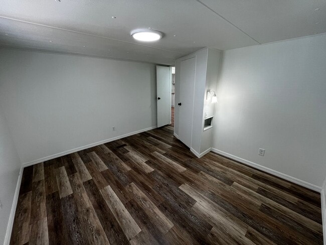 Building Photo - Newly Renovated Small 2BR w/Den Guest House