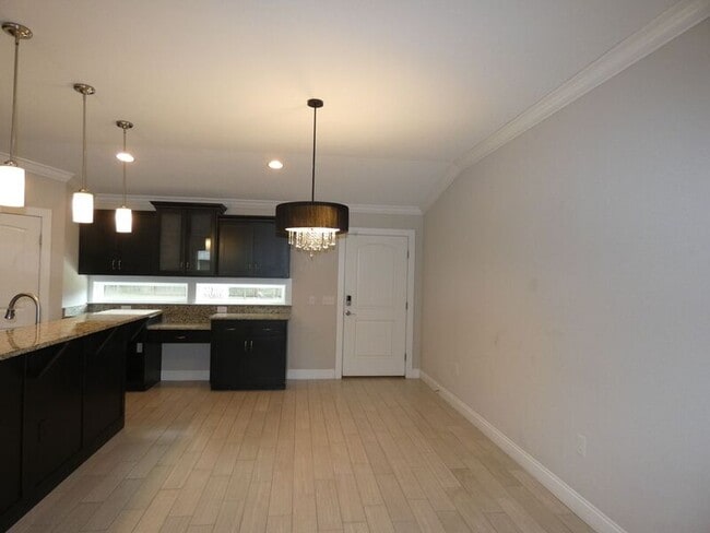 Building Photo - 2016 Salamanca St