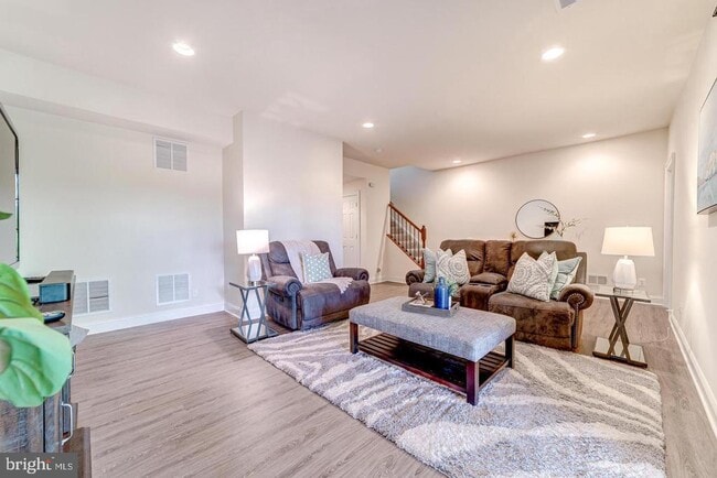 Building Photo - 20637 Erskine Terrace